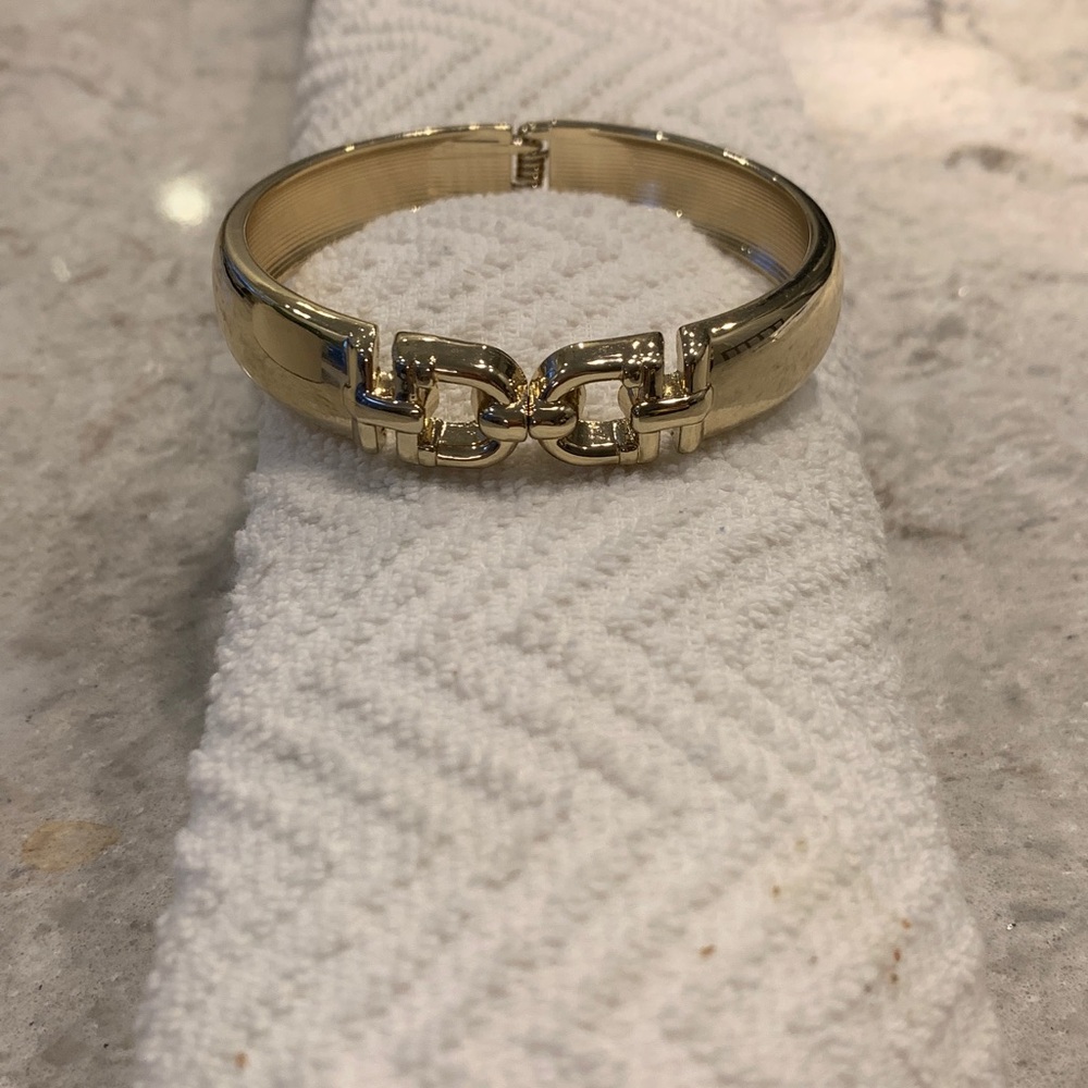 Vintage gold hinge bracelet